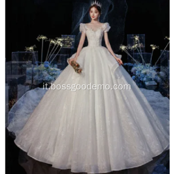 Abito da sposa con swing posteriore in pizzo bianco